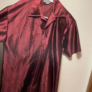 Small vintage 90s pop icon button down